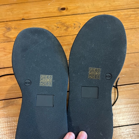 (405) “LONDON REBEL BLACK BOOTS” - Picture 5 of 10